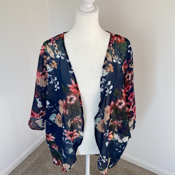 Tops - Floral Print Kimono Cardigan 💕